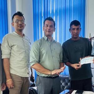 दुर्घटनामा घाइते सञ्चारकर्मी चौधरीलाई नयन मिडिया फाउन्डेसनद्वारा ३२ हजार २ सय ५५ रुपैयाँ बिमा रकम हस्तान्तरण