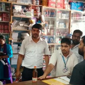 वराहक्षेत्रमा बजार अनुगमन, म्याद नाघेका वस्तु नष्ट गरी व्यापारीलाई तिराइयो जरिवाना